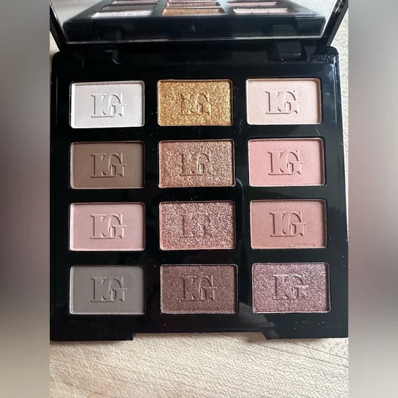 LAURA GELLER Compact Nude Attitude Shift Into Neutral 12 Multi-Finish EYESHADOWS - Picture 4 of 6